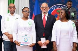 La Primature honore les infirmières lauréates des examens d’État 2023 et 2024