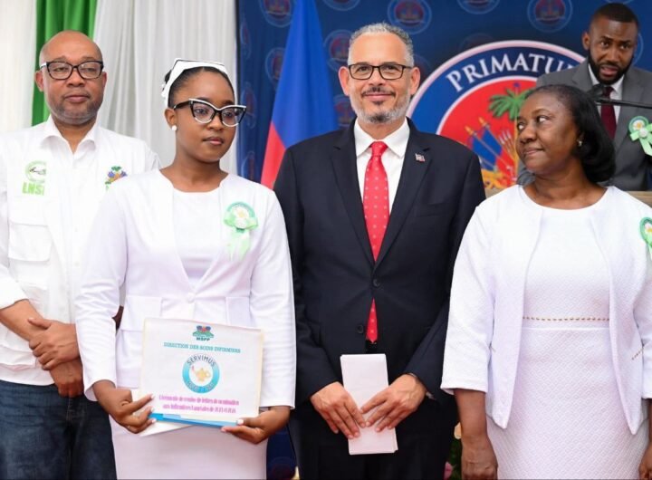 La Primature honore les infirmières lauréates des examens d’État 2023 et 2024