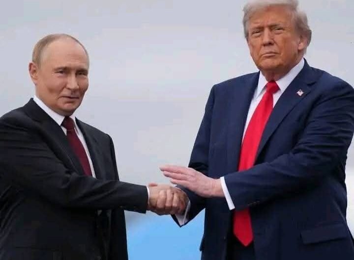 Vers une issue durable ? Poutine et Trump évoquent la crise ukrainienne lors d’une conférence conjointe